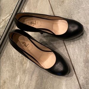 YSL classic black close toe heel